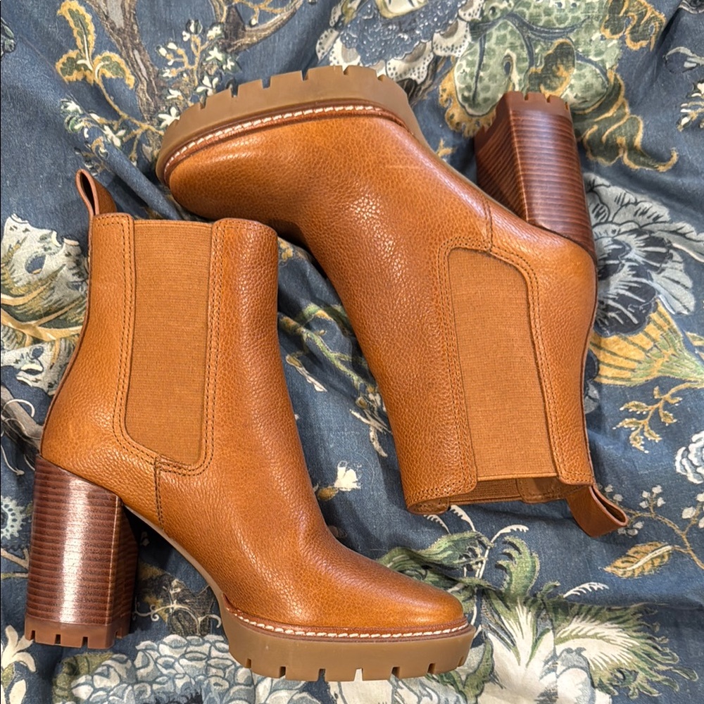 Tory Burch Chelsea Boots